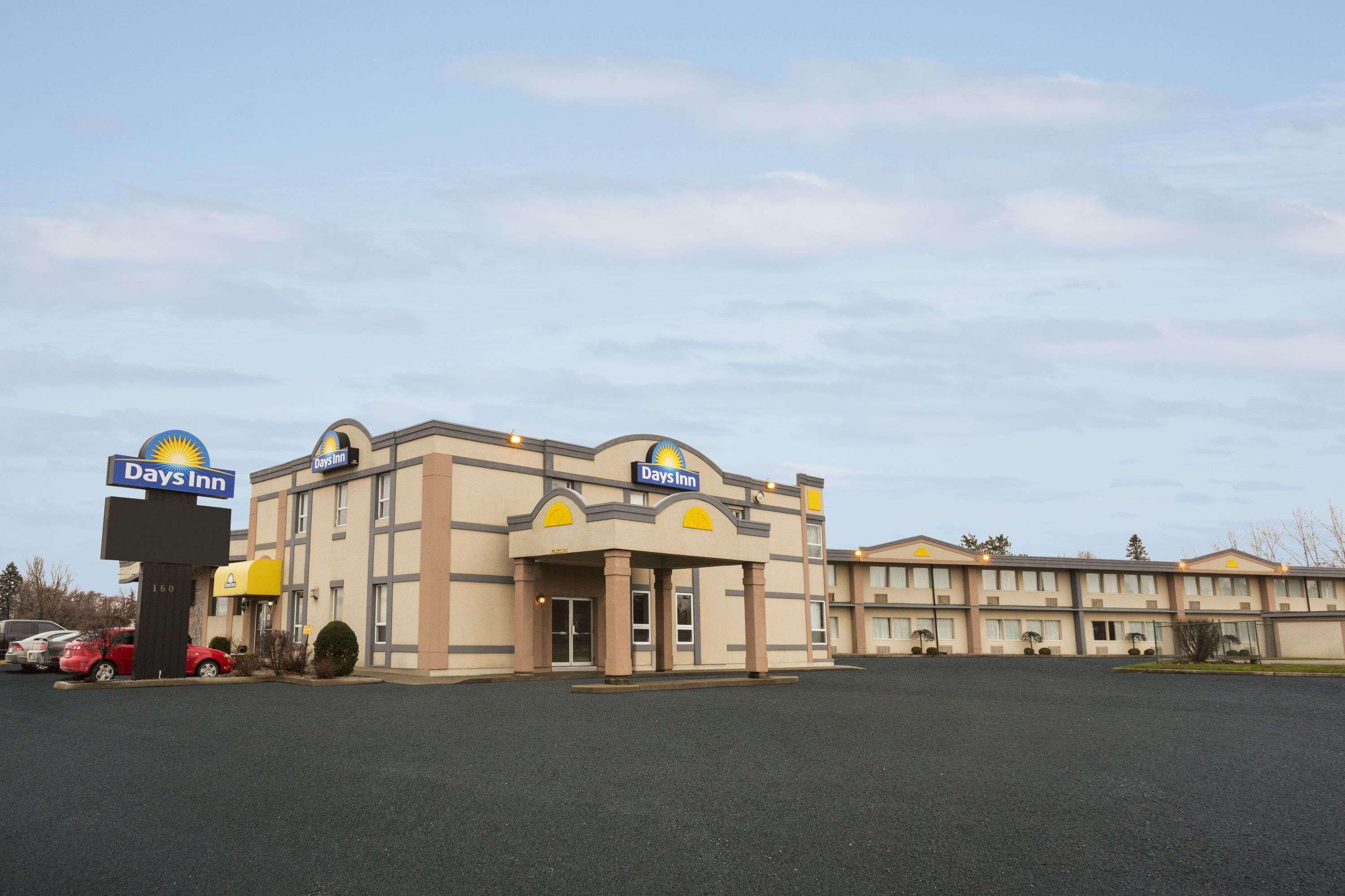 Days Inn By Wyndham Brockville Exterior photo